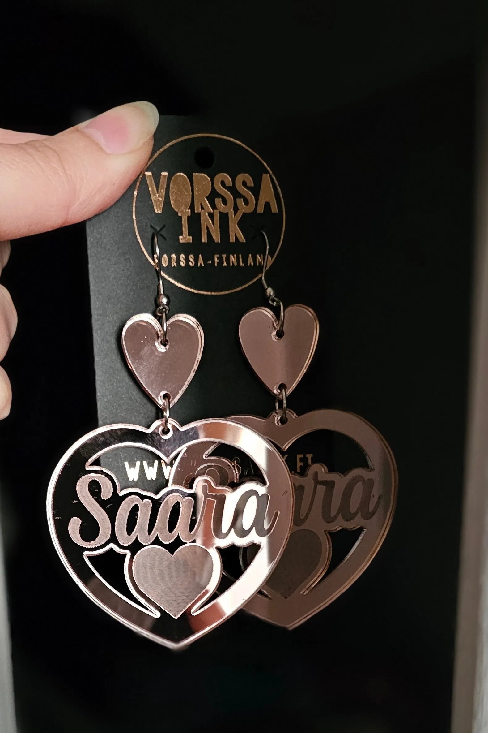Sydän korvikset omalla tekstillä