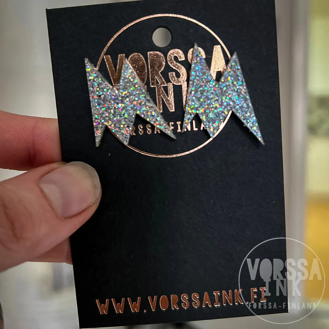 Maija Vilkkumaa korvikset | Vorssa Ink